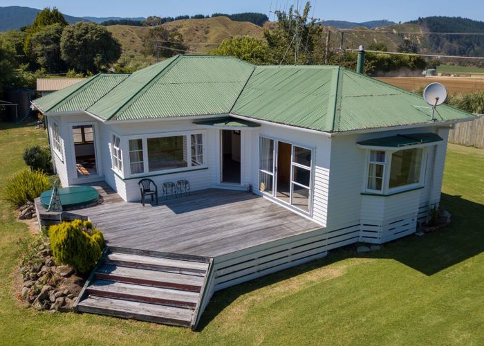 For sale 35 North Manakau Road, Manakau, Horowhenua, Manawatu