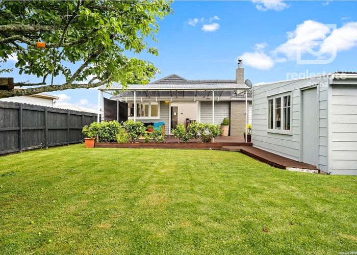  at 5 Karamu Street, Te Atatu Peninsula, Auckland