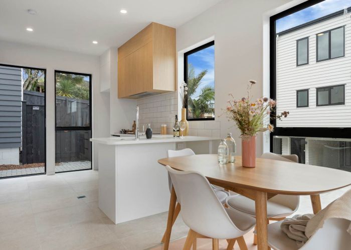  at 82 Rosewarne, Glendene, Waitakere City, Auckland