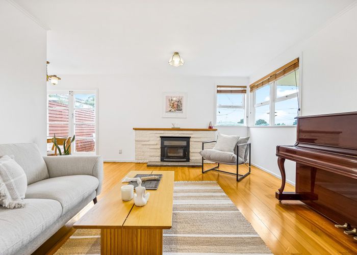  at 4a Winifred Avenue, Glenfield, North Shore City, Auckland