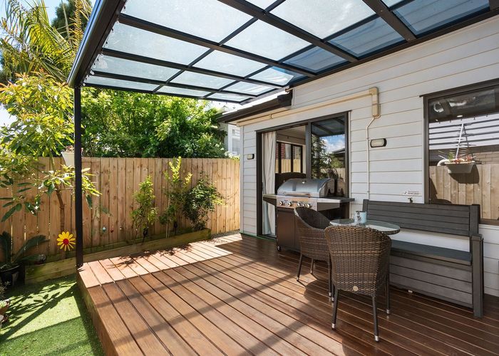  at 9B Kingdale Road, Henderson, Waitakere City, Auckland