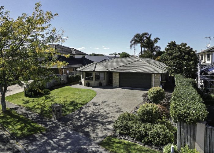  at 4 Ballantrae Place, Huntington, Hamilton