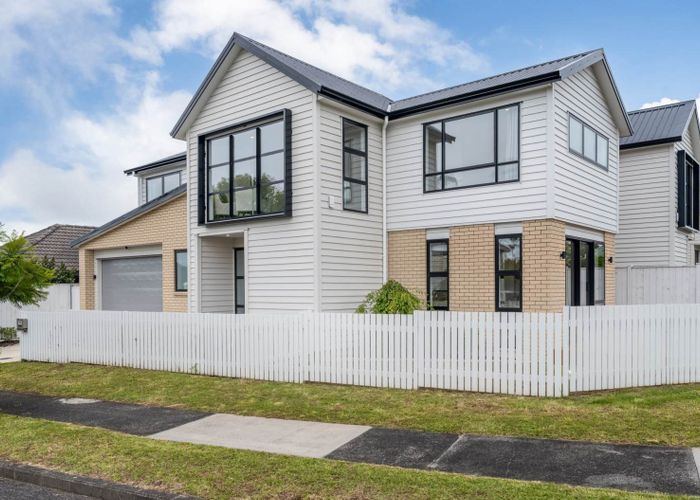  at 10 Bronte Place, Somerville, Manukau City, Auckland