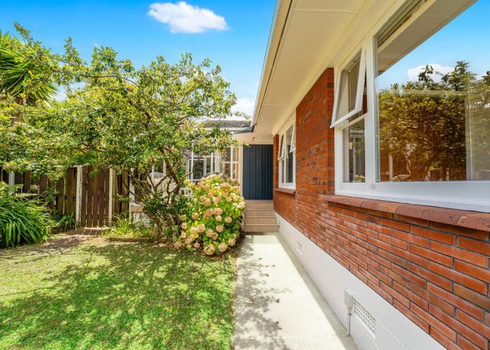  at 8 Sorrel Crescent, Bucklands Beach, Auckland