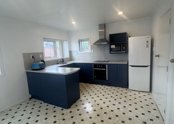  at 14 Beazley Place, Glendene, Waitakere City, Auckland