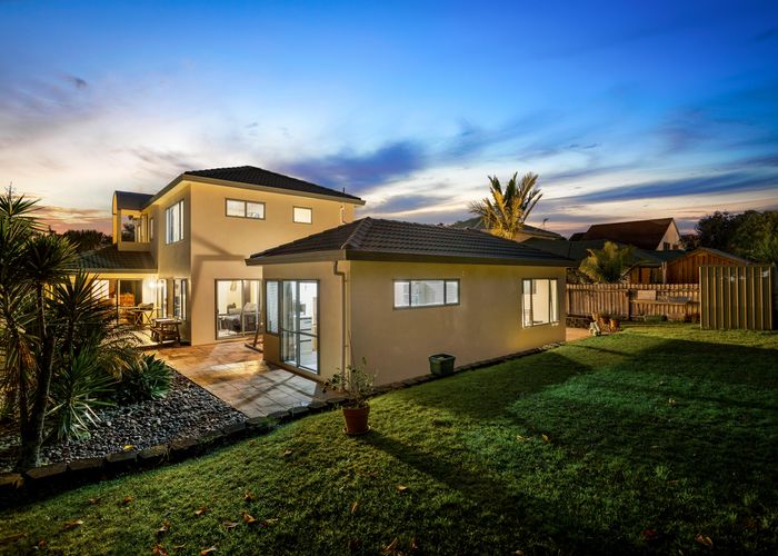  at 27 Connemara Court, West Harbour, Auckland