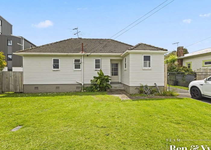  at 4 Cracroft Street, Otahuhu, Auckland