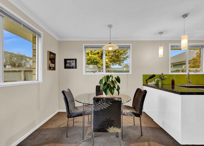  at 2/122 Cavendish Road, Casebrook, Christchurch City, Canterbury