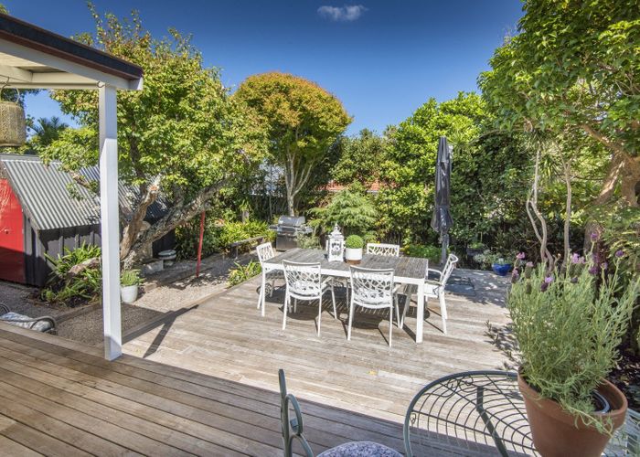  at 37 Kiwi Road, Stanley Point, Auckland