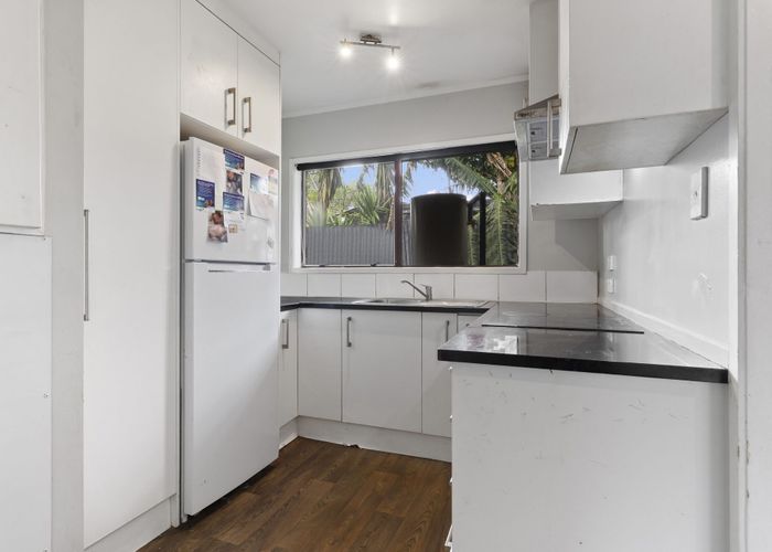  at 2/21 Cleek Road, Mangere East, Manukau City, Auckland