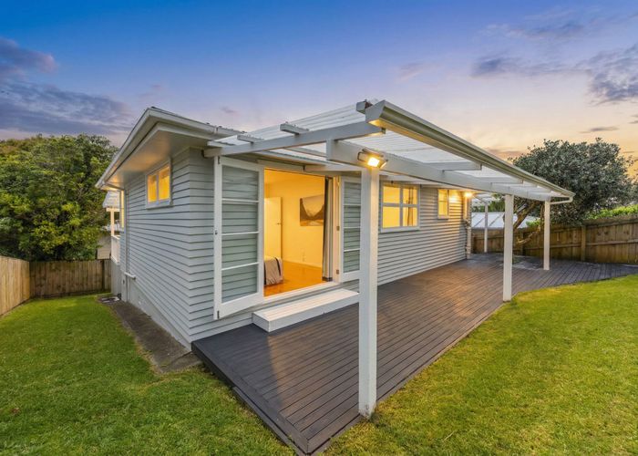  at 2/13 Tilden Avenue, Hillcrest, North Shore City, Auckland