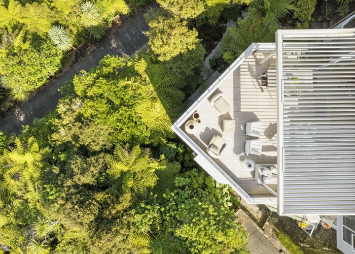  at 2/39 Eastcliffe Road, Castor Bay, Auckland