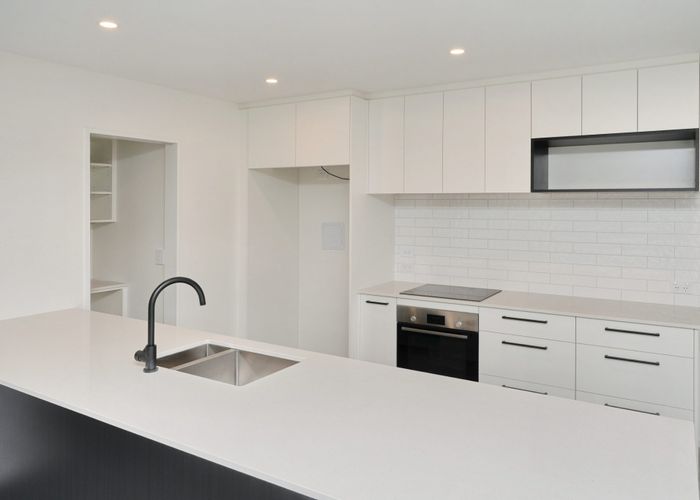  at 33 Tara Crescent, Woodend, Woodend