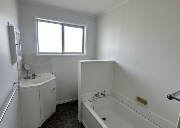  at 62a Tiroroa Avenue, Te Atatu South, Waitakere City, Auckland