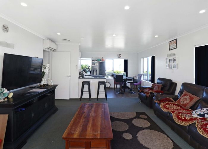  at 275 Dowse Drive, Maungaraki, Lower Hutt, Wellington