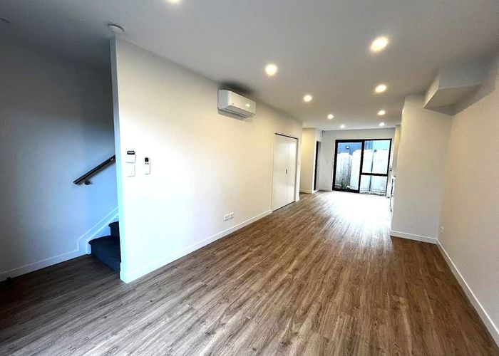  at 3 Irwin Lane, Windsor Park, North Shore City, Auckland