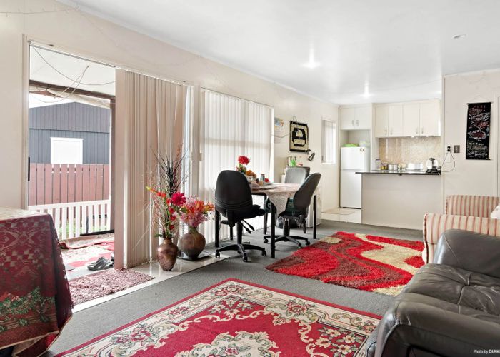 at 1/221 Buckland Rd, Mangere East, Auckland