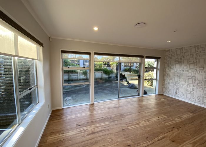  at 4 Redwood Drive, Massey, Auckland