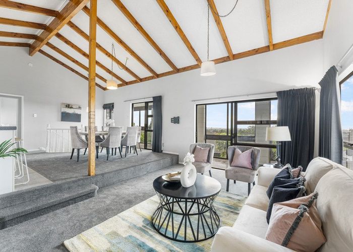  at 2/2 Monde Place, Clover Park, Manukau City, Auckland