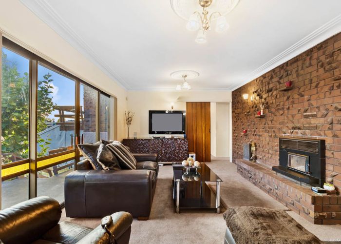  at 1 Challen Close, Conifer Grove, Takanini