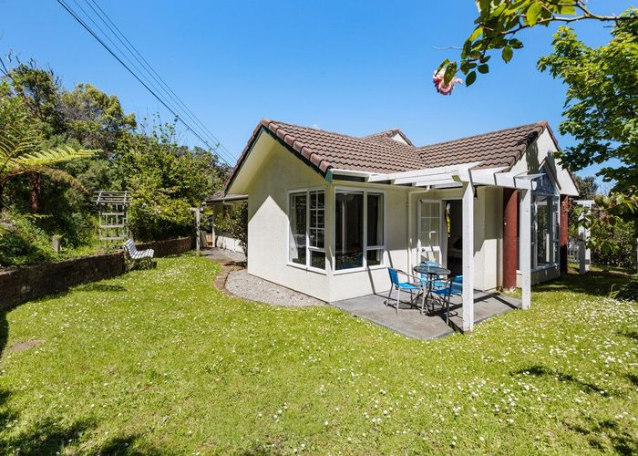  at 6 Erskine Close, Island Bay, Wellington, Wellington