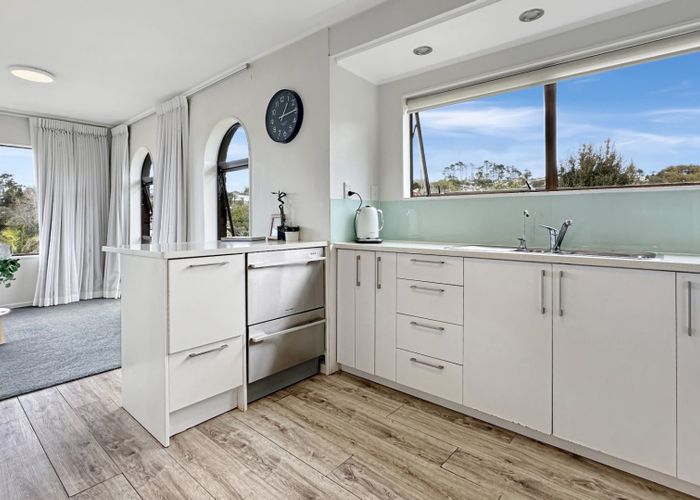  at 2/5 Manaia Place, Mairangi Bay, North Shore City, Auckland