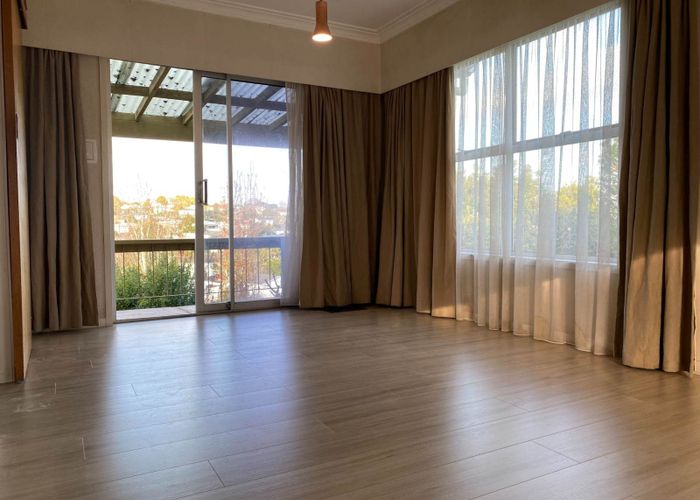  at 2/8 Knightsbridge Drive, Forrest Hill, North Shore City, Auckland