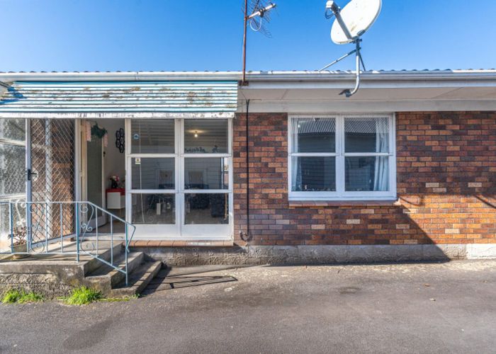  at 2/61 View Road, Mount Eden, Auckland