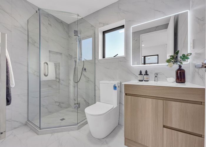 at 8A Jenanne Place, Totara Vale, North Shore City, Auckland