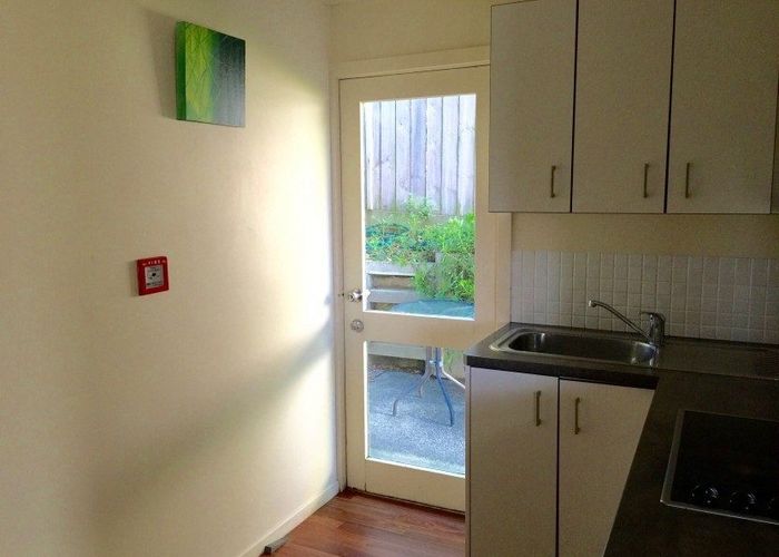  at 8/869 Beach Road, Torbay, North Shore City, Auckland