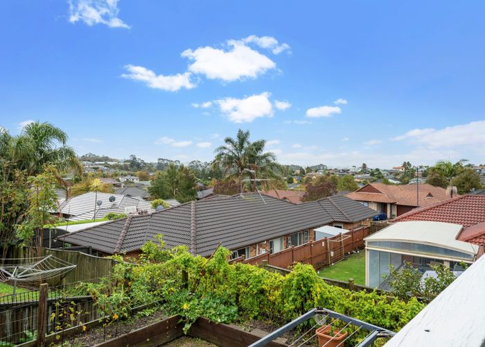  at 6 Tetbury Place, Henderson, Auckland
