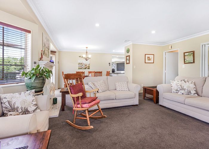  at 8 Perindale Drive, Chartwell, Hamilton