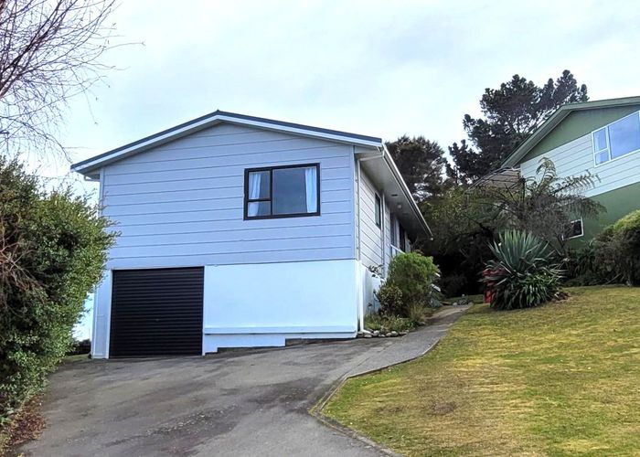  at 8 Gaff Place, Whitby, Porirua, Wellington
