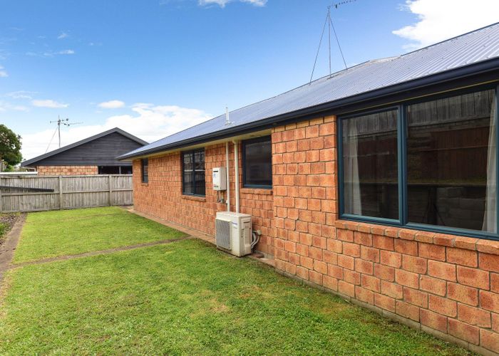  at 18 Everton Place, Grandview Heights, Hamilton