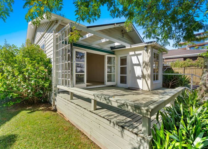  at 3 Frieston Road, Milford, North Shore City, Auckland