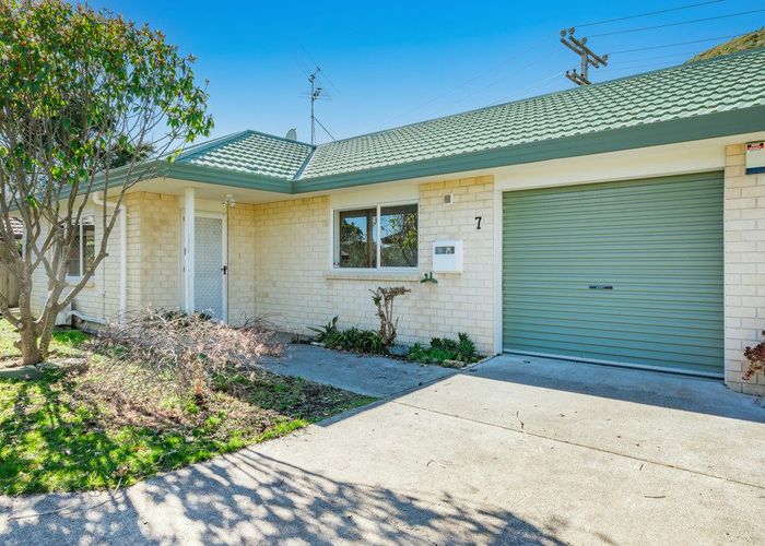  at 7 Villa Grove, Paraparaumu