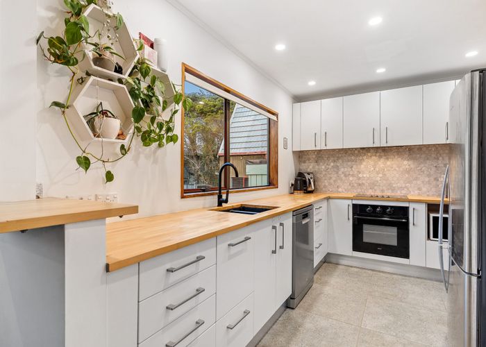  at 4/99 Verran Road, Birkenhead, Auckland