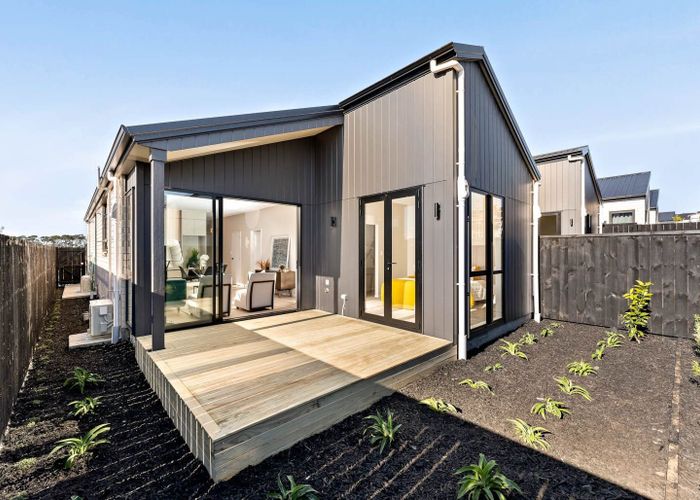  at 33 Paretao Street, Massey, Waitakere City, Auckland