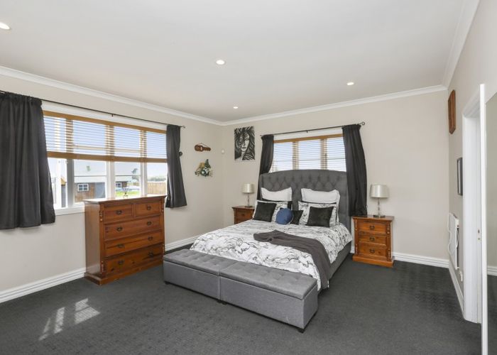  at 104 Pembroke Road West, Pembroke, Stratford