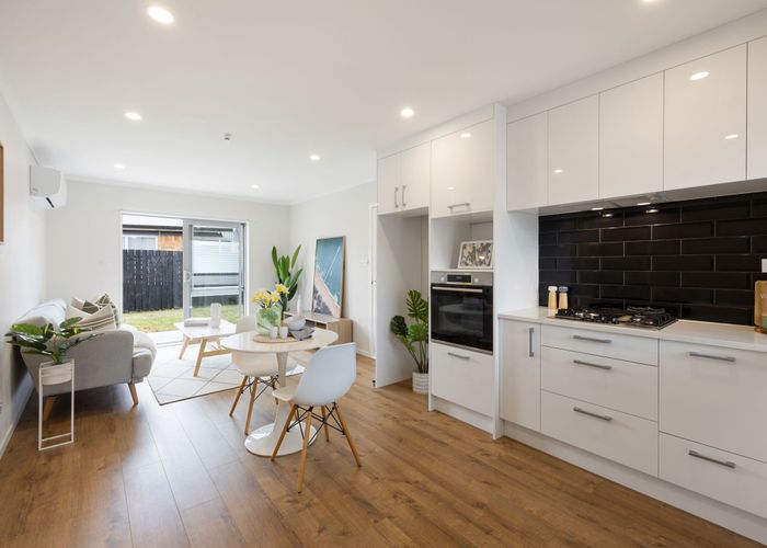  at 2/7 Rutherford Street, Chedworth, Hamilton