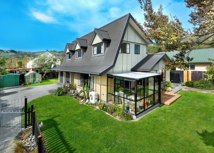  at 21 Laing Crescent, Heathcote Valley, Christchurch