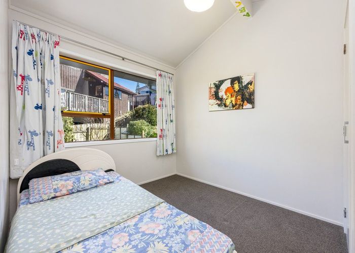  at 1/4 Newstead Avenue, Browns Bay, Auckland