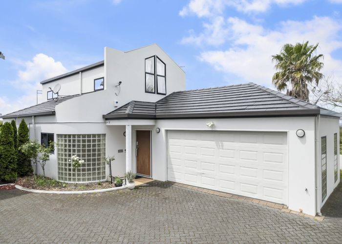  at 2/38 Luckens Road, West Harbour, Auckland