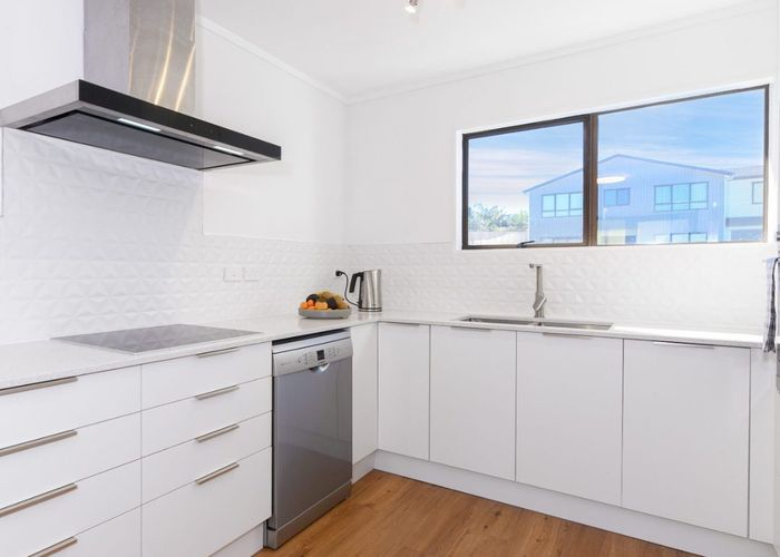  at 2/68 View Road, Henderson, Auckland