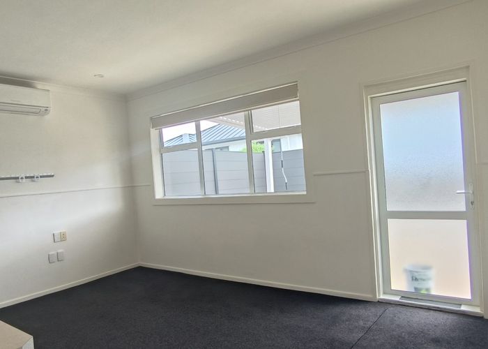  at 2/61 Evelyn Road, Cockle Bay, Manukau City, Auckland