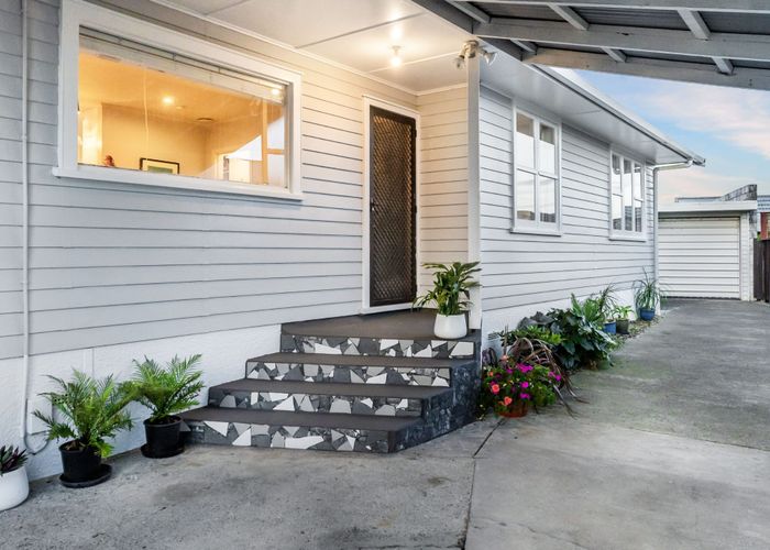  at 15 Deas Place, Otahuhu, Auckland