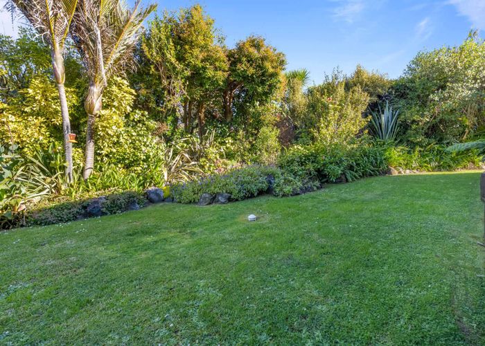  at 1124 Scenic Drive North, Swanson, Waitakere City, Auckland