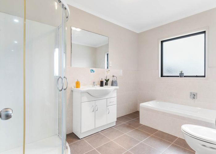  at 2 Staten Place, Mangere, Auckland