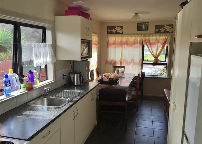  at 8 Leslie Place, Otara, Auckland