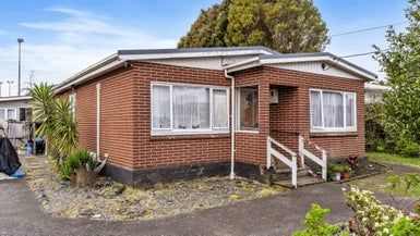  at 21 Nile Road, Kelston, Auckland